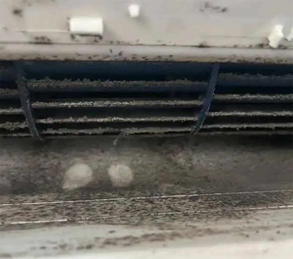 北安空调吹的风有股烧焦味是怎么回事